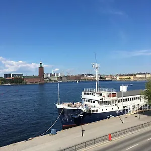 2* Botel Gustaf Af Klint